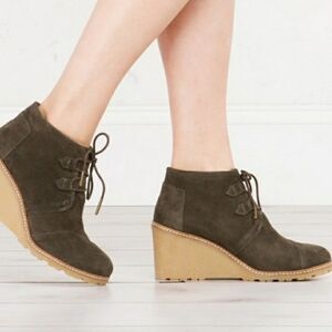 Toms Desert Wedge Olive Suede Booties size 8.5